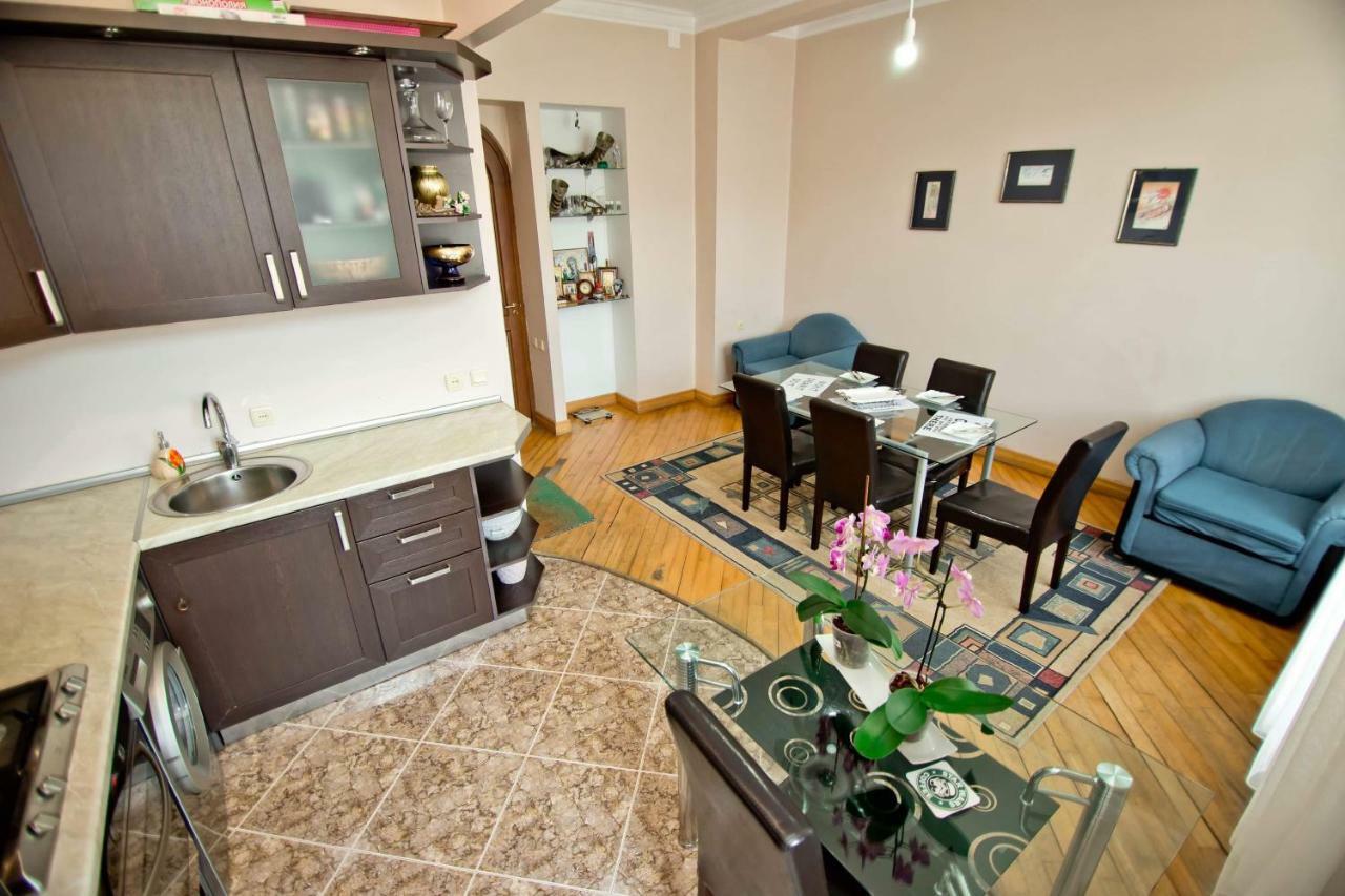 Apartment On Gorgiladze 25 Batumi Exteriör bild