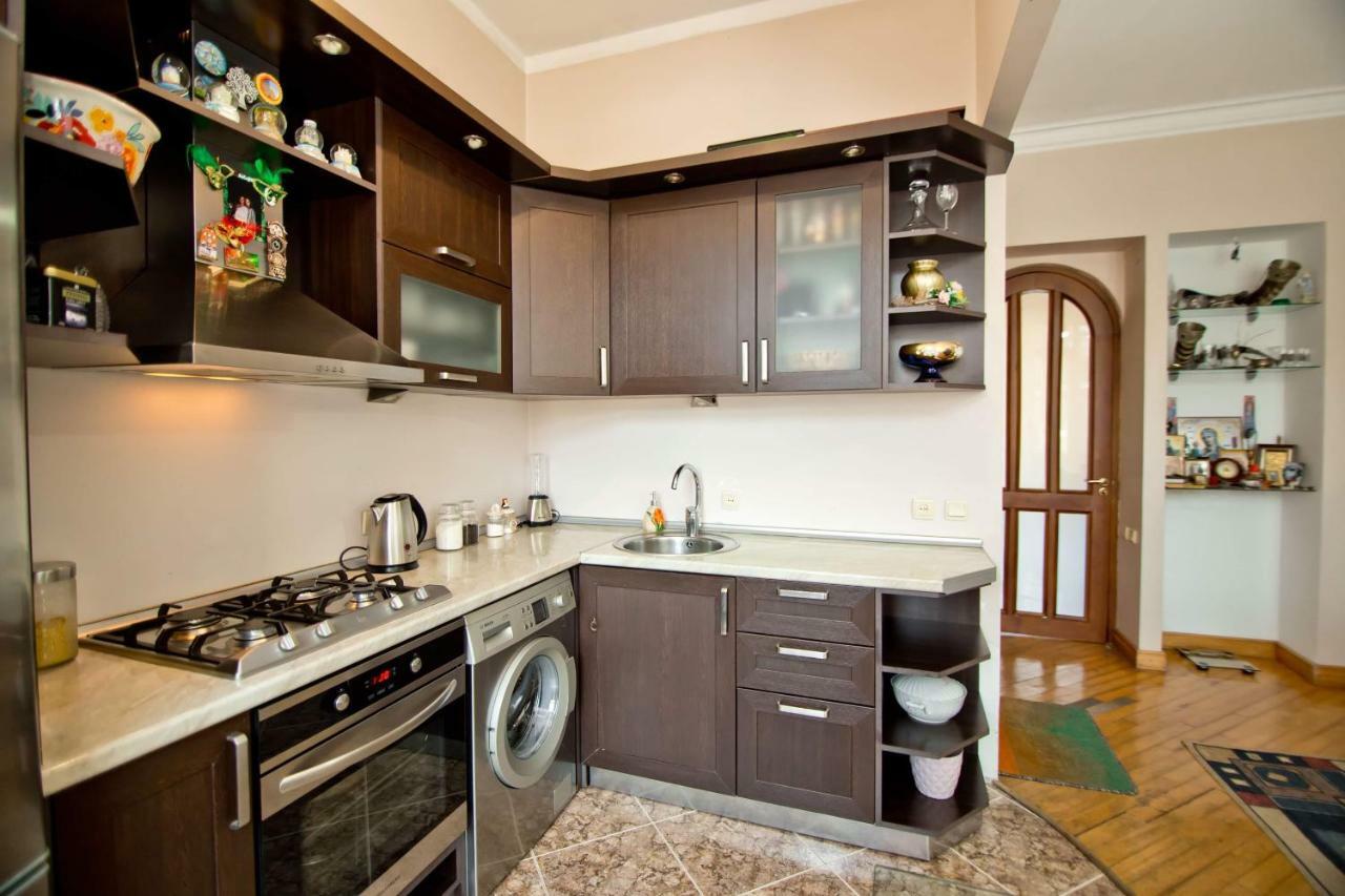 Apartment On Gorgiladze 25 Batumi Exteriör bild