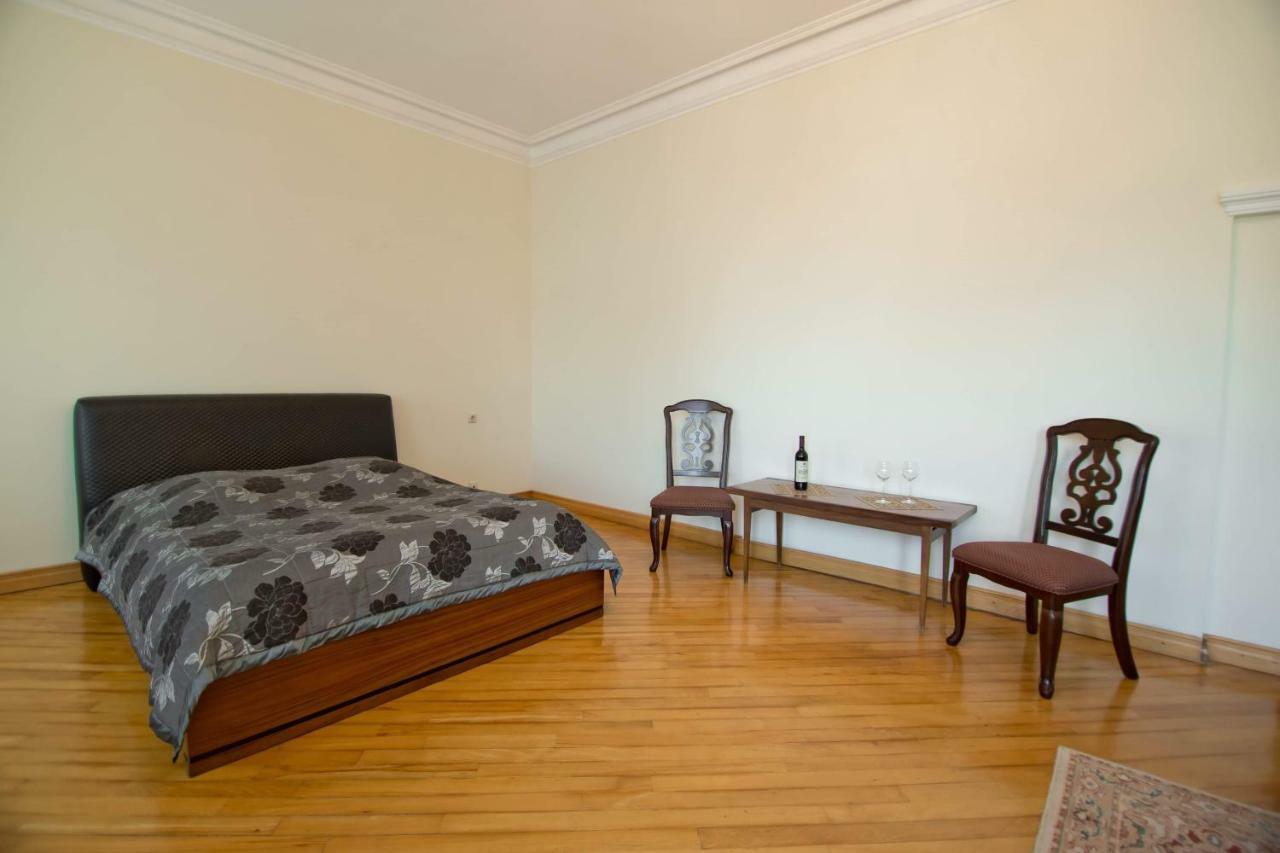 Apartment On Gorgiladze 25 Batumi Exteriör bild
