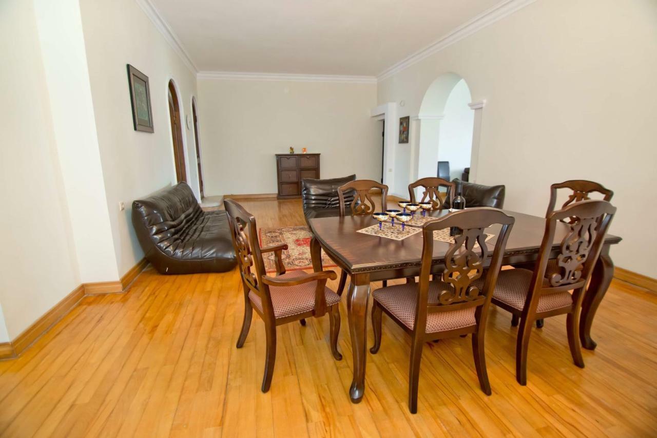 Apartment On Gorgiladze 25 Batumi Exteriör bild